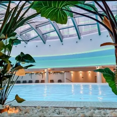 Hanza Tower Downtown 20 Pool & Jacuzzi